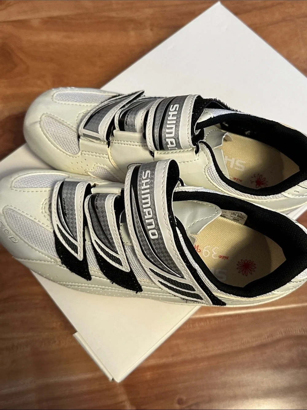Bontrager Women’s White & Black Cycle Shoes. Size 39 (EU), 7.5 (US)